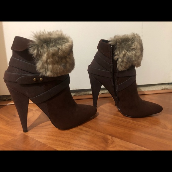 Brown high heel boots - Picture 2 of 4